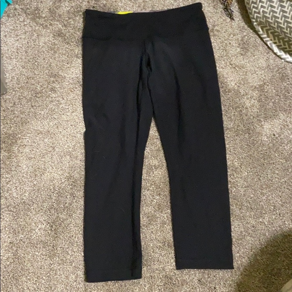 Lululemon black capris